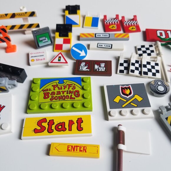 Lego Signs, Flags & More - Picture 3 of 4